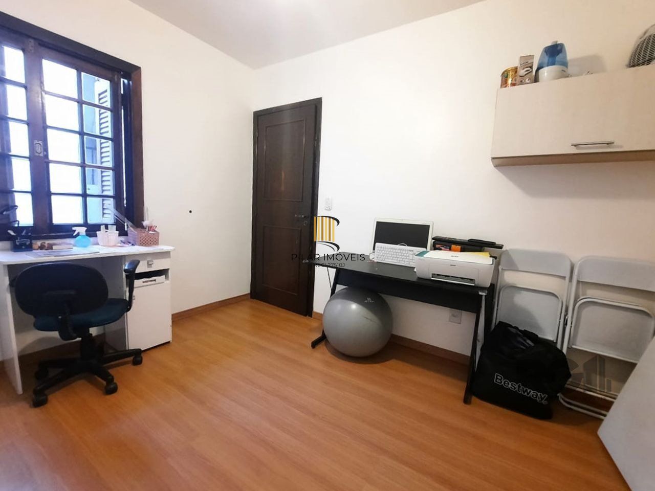 casa em condomínio com 3 dormitórios, sendo 1 suíte e vaga para dois carros no bairro Tristeza