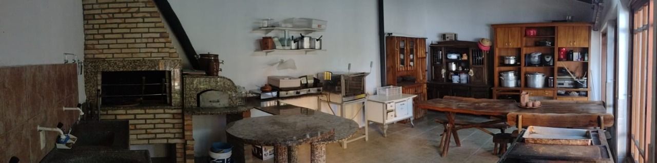 Casa para Venda - 693.6m², 5 dormitórios, sendo 3 suites, 4 vagas - Hípica