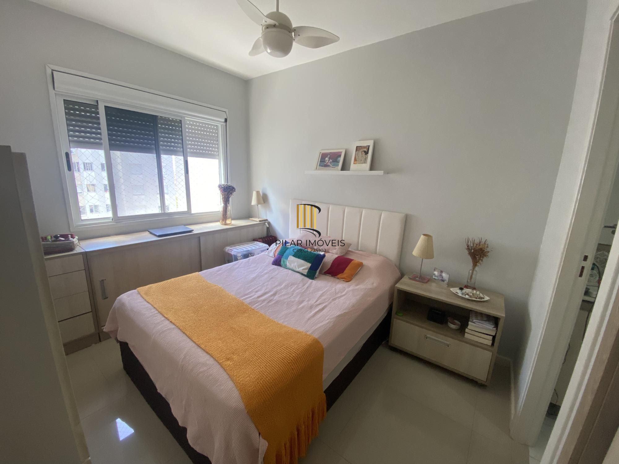 Apartamento de 2 quartos, suíte, semimobiliado, no bairro Vila Ipiranga.