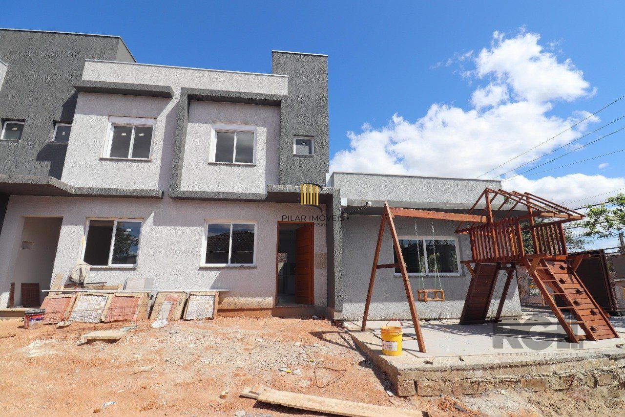 CASA ESTILO SOBRADO COM 2 QUARTOS E PÁTIO, À VENDA NO BAIRRO VILA NOVA, EM PORTO ALEGRE/RS