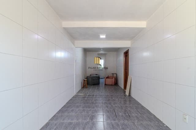 Casa com 04 quartos no Bairro : Partenon em Porto Alegre/RS
