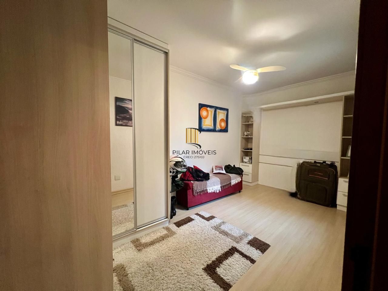 Casa em condomínio 2 dormitórios sem um com closet, vaga coberta, no bairro Cel. Aparicio Borges.
