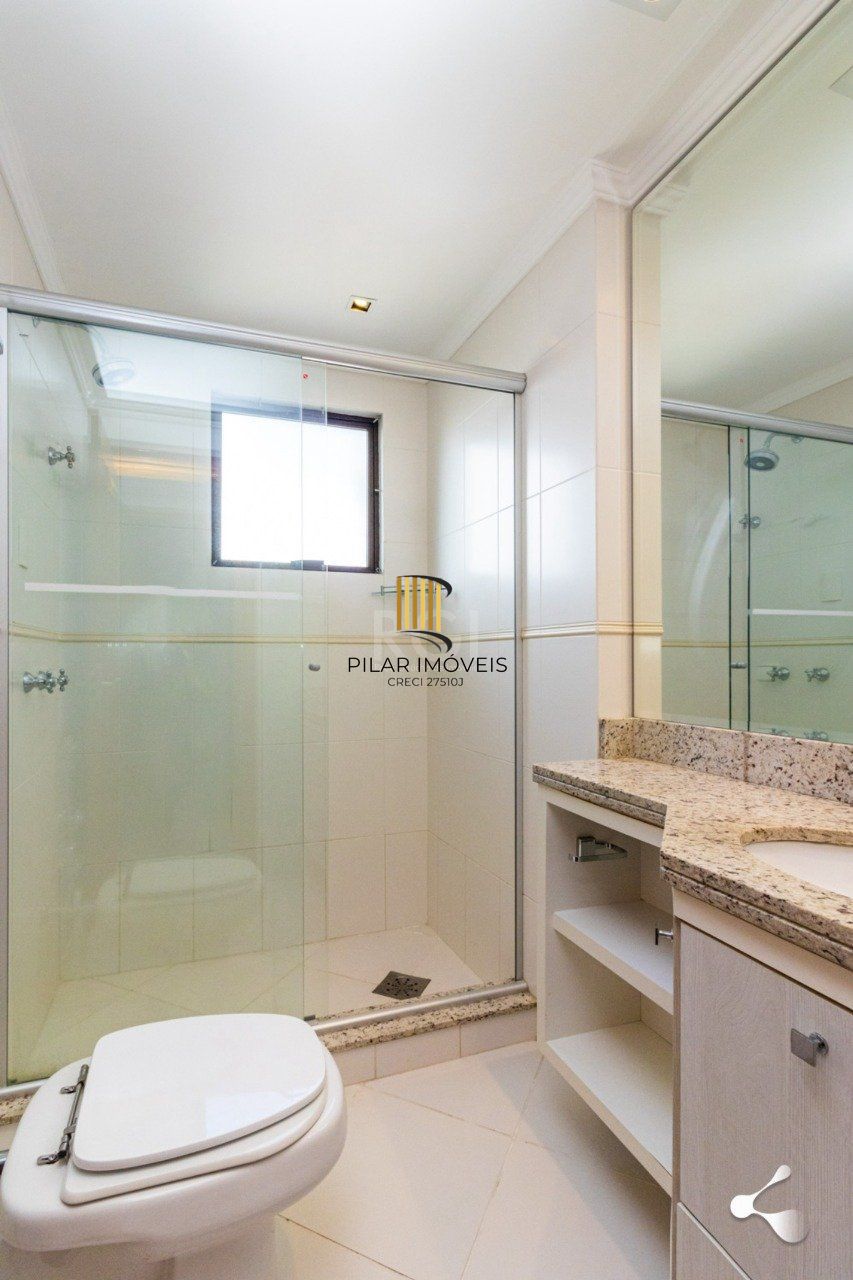 Espetacular Apto. semi mobiliado no bairro Rio Branco, Porto Alegre/RS, um por andar, 195m, andar alto, lareira, churrasqueira, 3 suites, 4 vagas