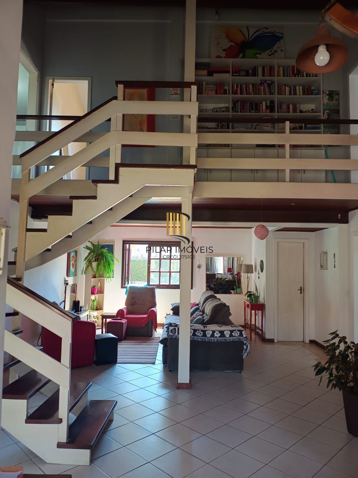 CASA COM PISCINA NA TRISTEZA