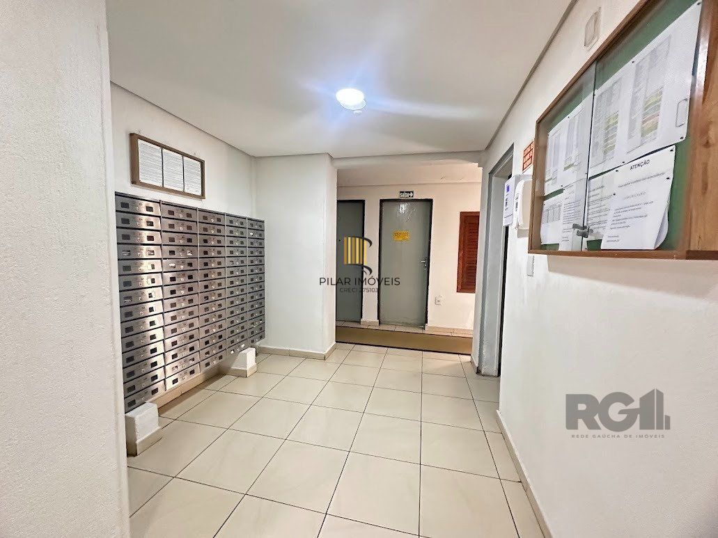 Apartamento a venda, dois dormitórios mobiliado no bairro Cristal.