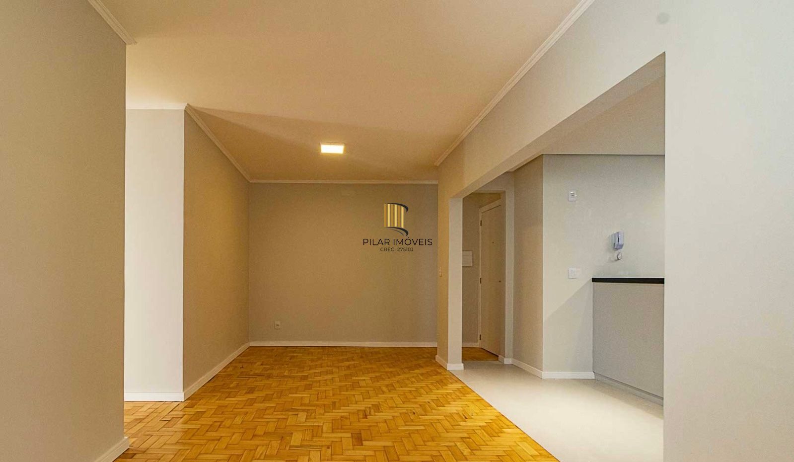 Apartamento a venda no bairro Auxliadora dois dormitórios, totalmente reformado.