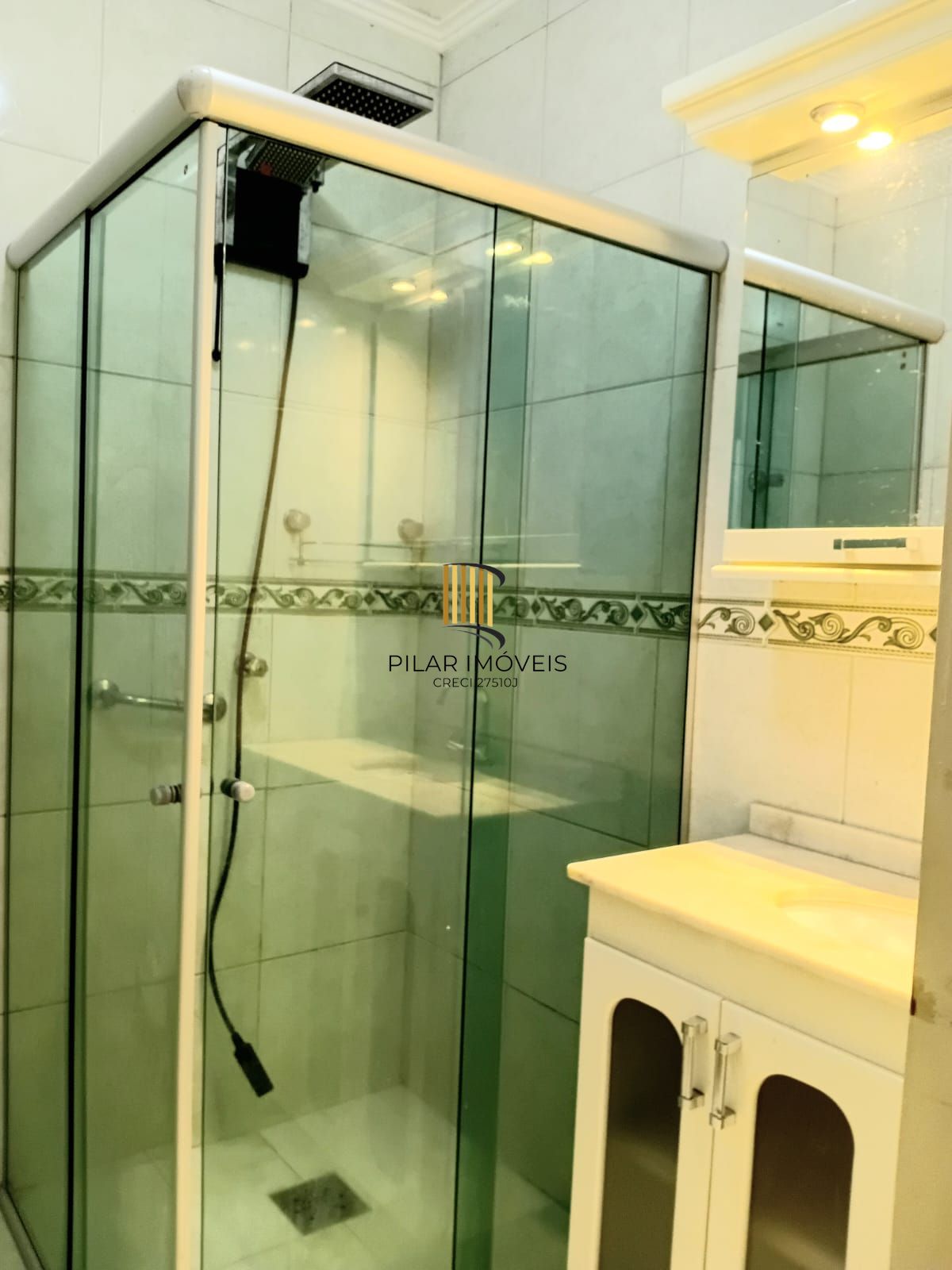 Apartamento 3 dormitórios, frente, sacada no bairro Santana - Porto Alegre - RS