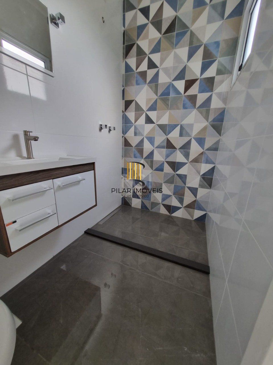 Casa 3 dormitórios no bairro Guarujá