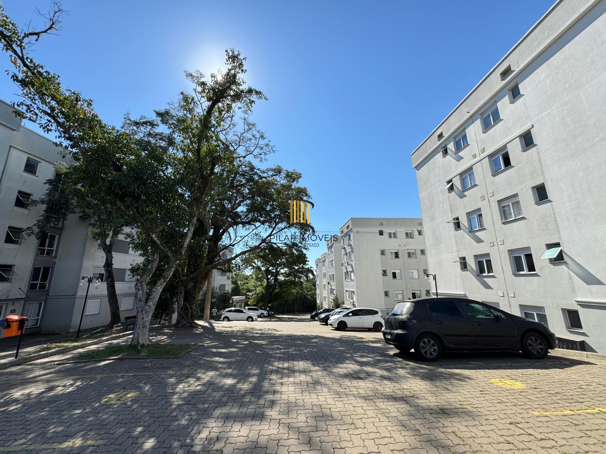 Apartamento com 02 quartos e 01 vaga escriturada no Bairro Lomba do Pinheiro