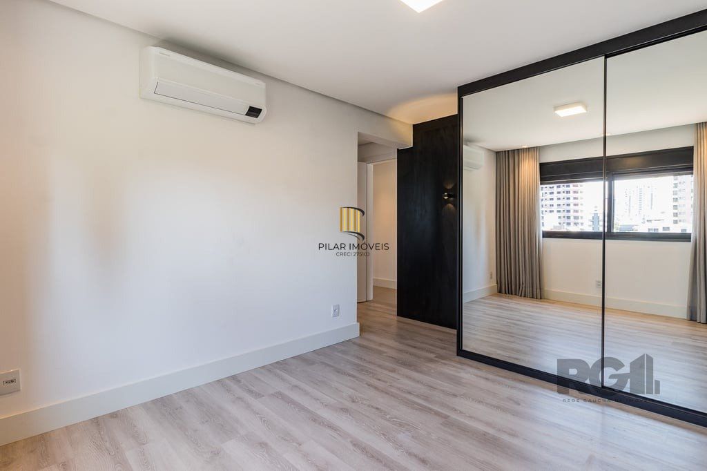 Apartamento para Venda - 130.07m², 3 dormitórios, sendo 3 suites, 3 vagas - Petrópolis