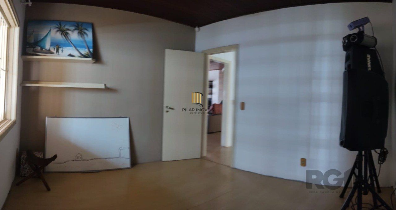 casa com 4 dormitórios, sendo 1 suíte, garagem para dois carros fechada, no bairro Santa Isabel em Viamão
