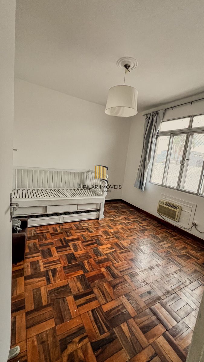 Apartamento com 02 quartos e 01 vaga, no Bairro Navegantes em Porto Alegre