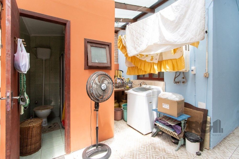 Casa 3 dormitórios no bairro Serraria