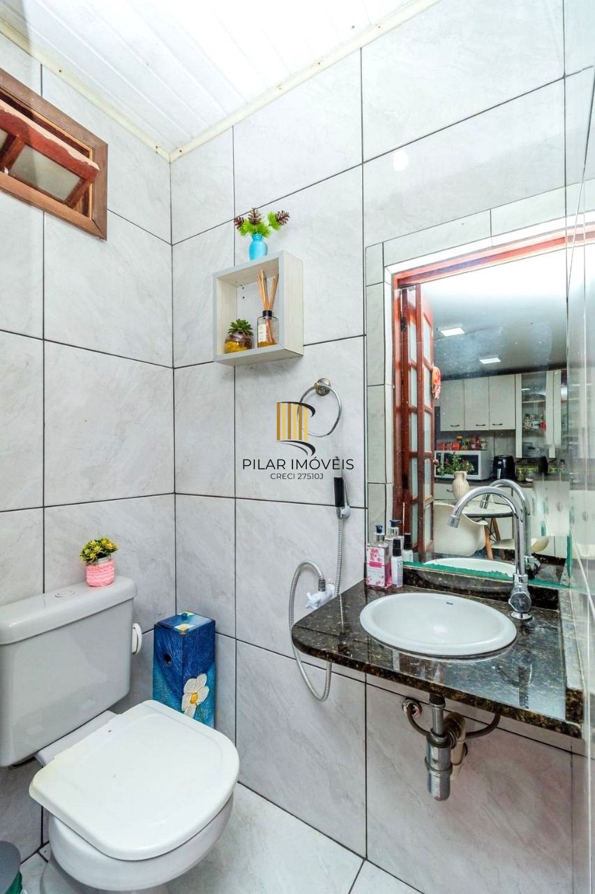 CASA 03 dormitórios, 2 suítes,  216m² privativos  com piscina no BAIRRO MEDIANEIRA