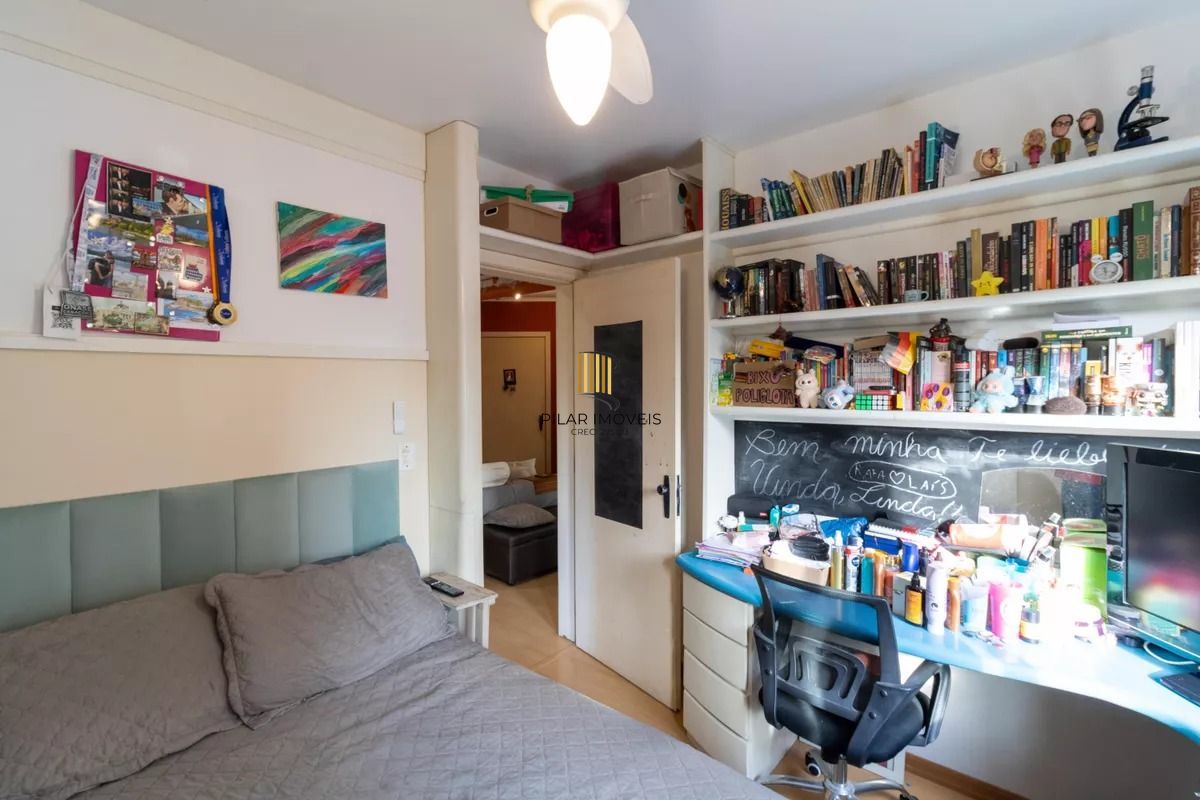 Apartamento 02 dormitórios - sacada com churrasqueira peças amplas em Tradicional condomínio no Bairro Cavalhada - 01 vaga escriturada