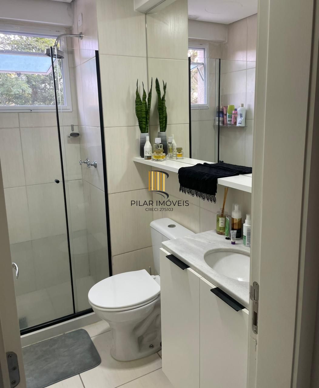 Apartamento com 02 quartos e 01 vaga escriturada no Bairro Cavalhada