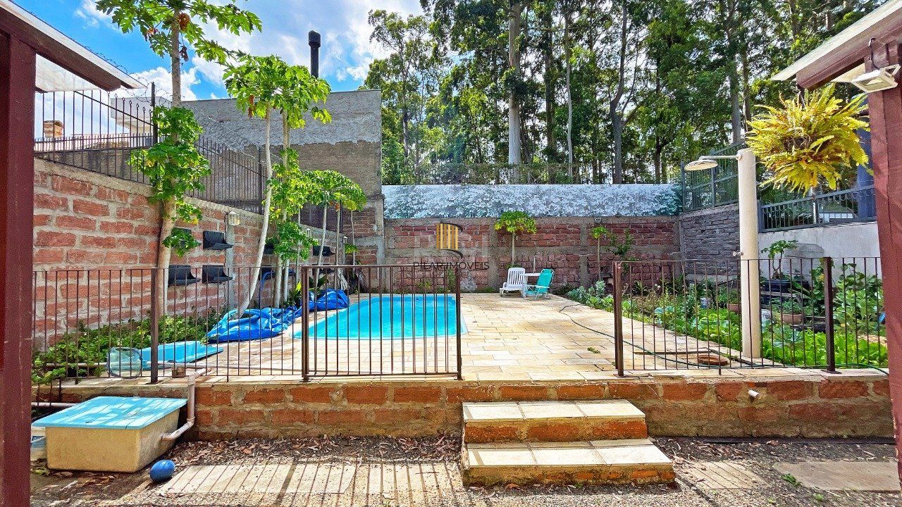 Casa 4 Suítes e 6 vagas de garagem no bairro Jardim Itu