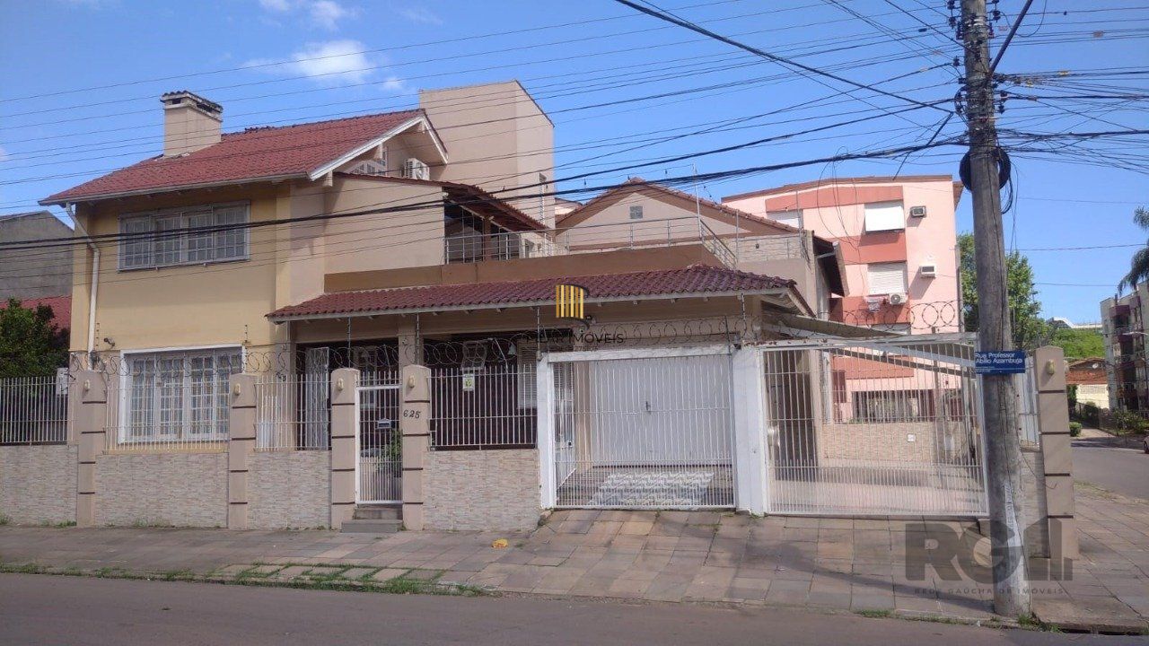 Casa 4 dormitórios, 4 vagas, espaço gourmet, piscina, jardim do salso Porto Alegre RS