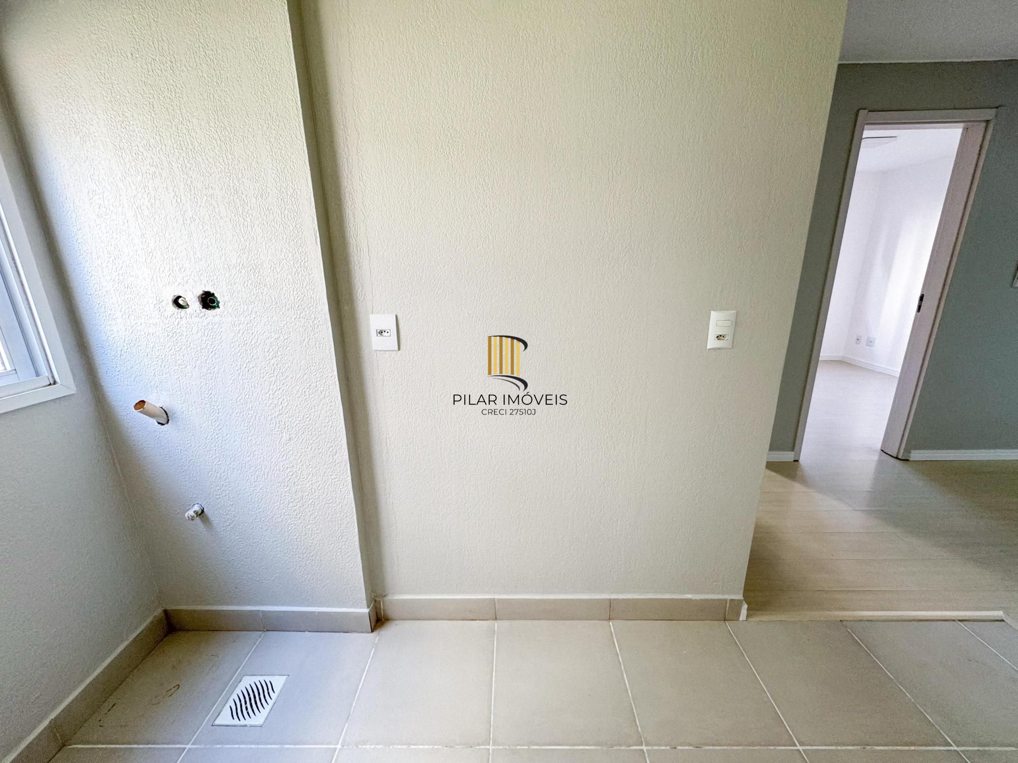 Apartamento com 02 quartos e 01 vaga escriturada no Bairro Lomba do Pinheiro