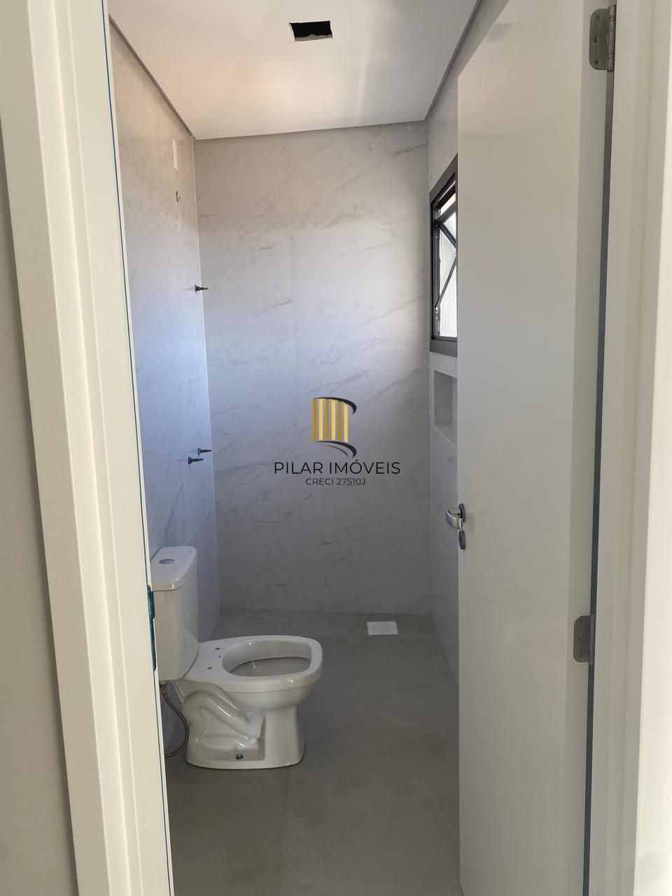 Casa com 03 quartos, sendo 01 suíte na Praia da Cal