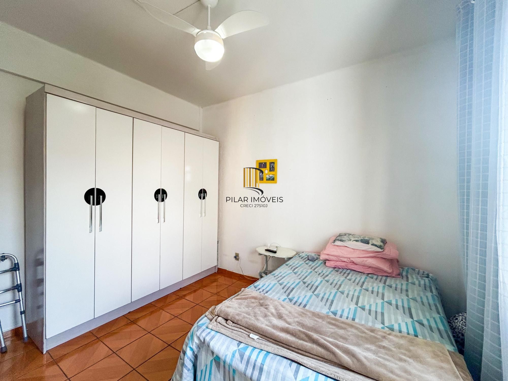 Apartamento 28m² privativos, iluminação natural, 01 dormitório, sala e cozinha integrados, banheiro social - CENTRO  -ANDAR ALTO