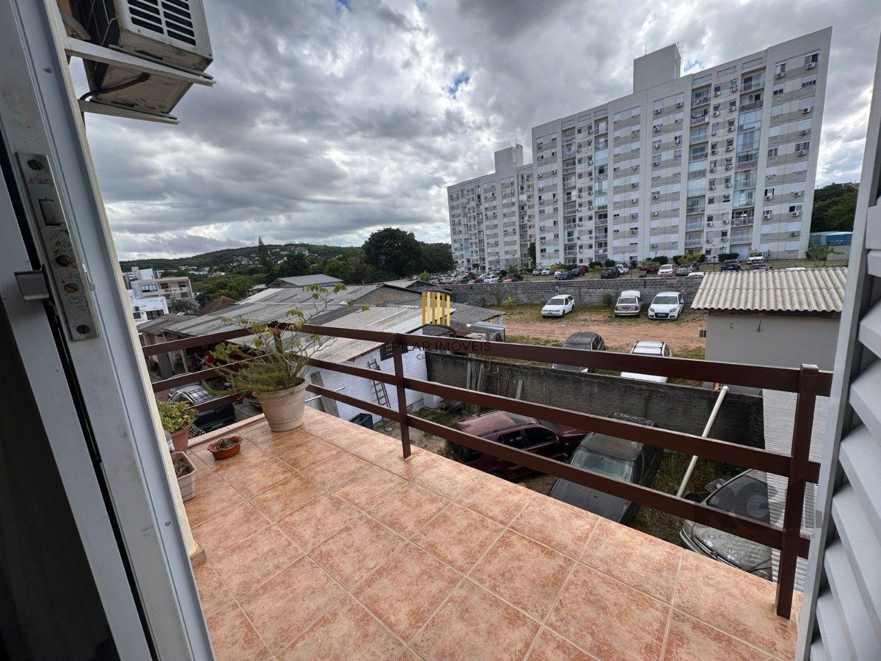 Apartamento a venda dois dormitórios, sacada, suíte e vaga na zona sul de porto alegre