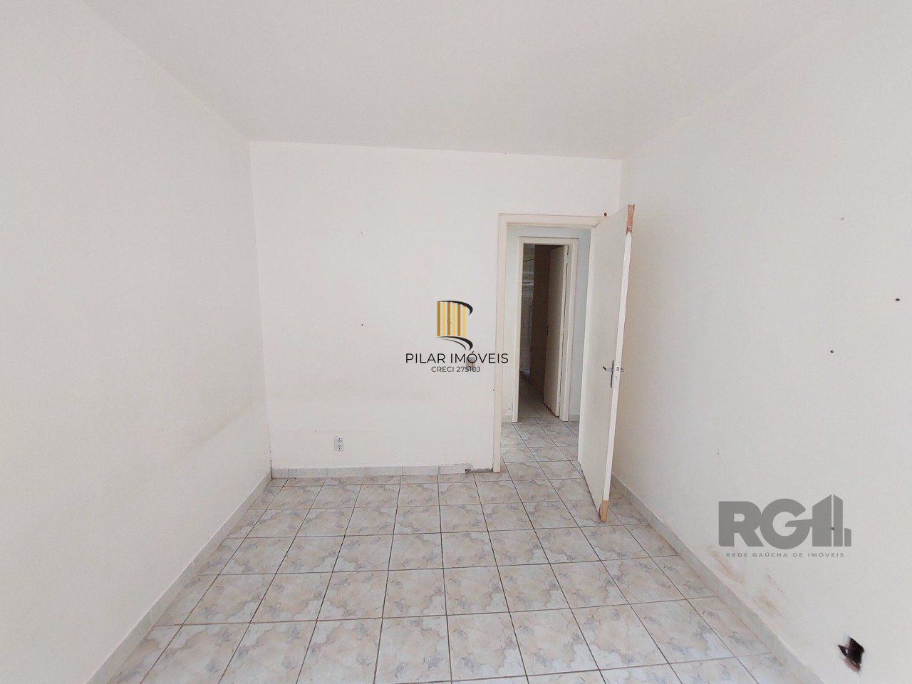 APTO 02 DORMITÓRIOS AMPLAS PEÇAS - 01 VAGA ESCRITURADA NO BAIRRO TRISTEZA