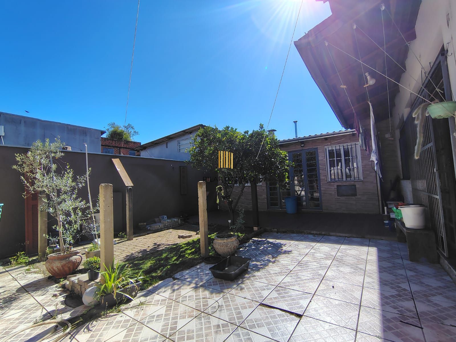 Casa no Bairro Nova Esteio com 200m² de área privativa  e 03 (Três) quartos.