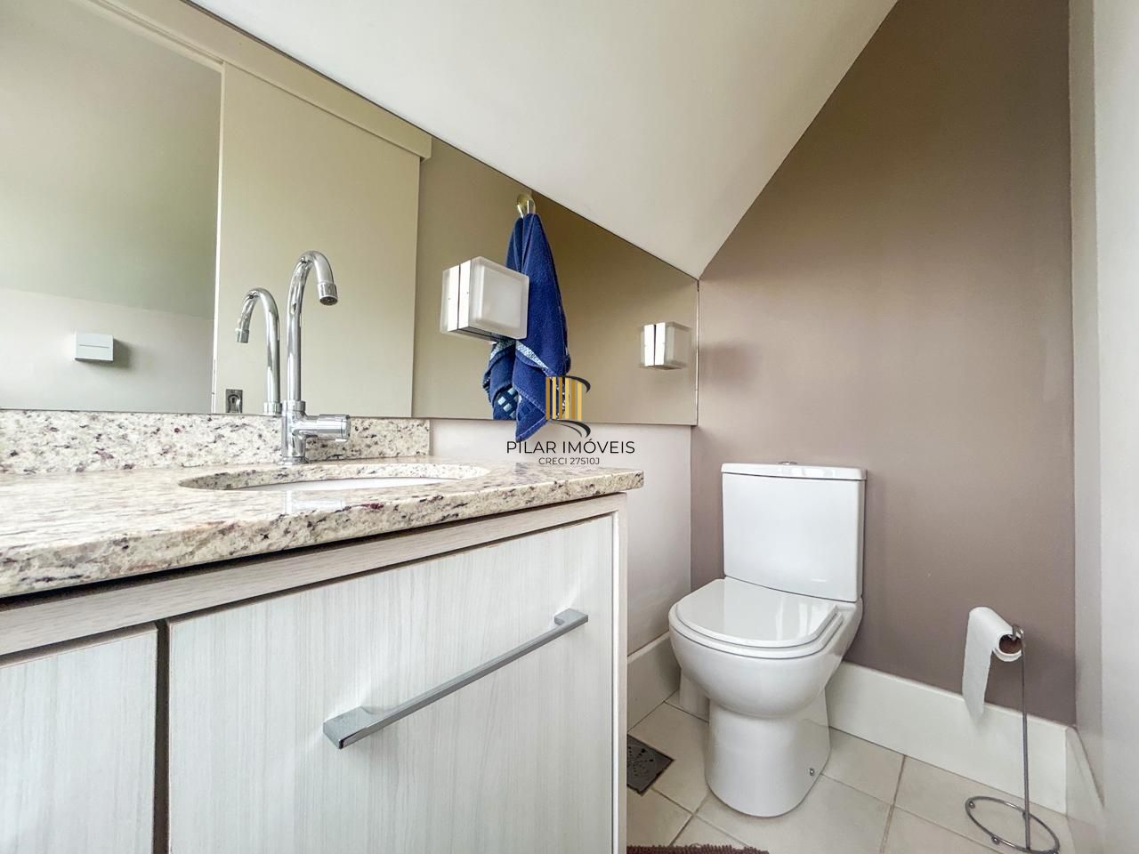 Casa em Condomínio com 03 quartos, 01 suíte e 02 vagas cobertas - Teresópolis