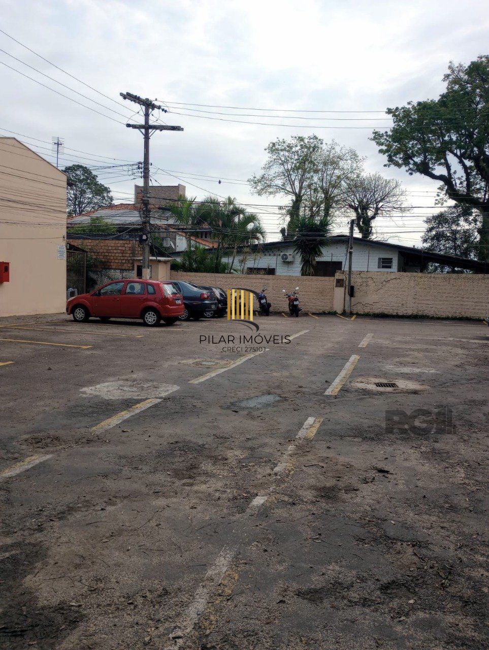 Sobrado para Venda - 36m², 2 dormitórios, 1 vaga - Guarujá, Porto Alegre