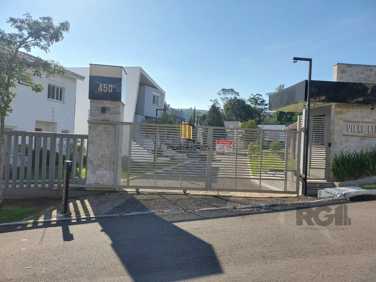 Casa para Venda - 296m², 3 dormitórios, sendo 1 suites, 3 vagas - Vila Nova, Porto Alegre