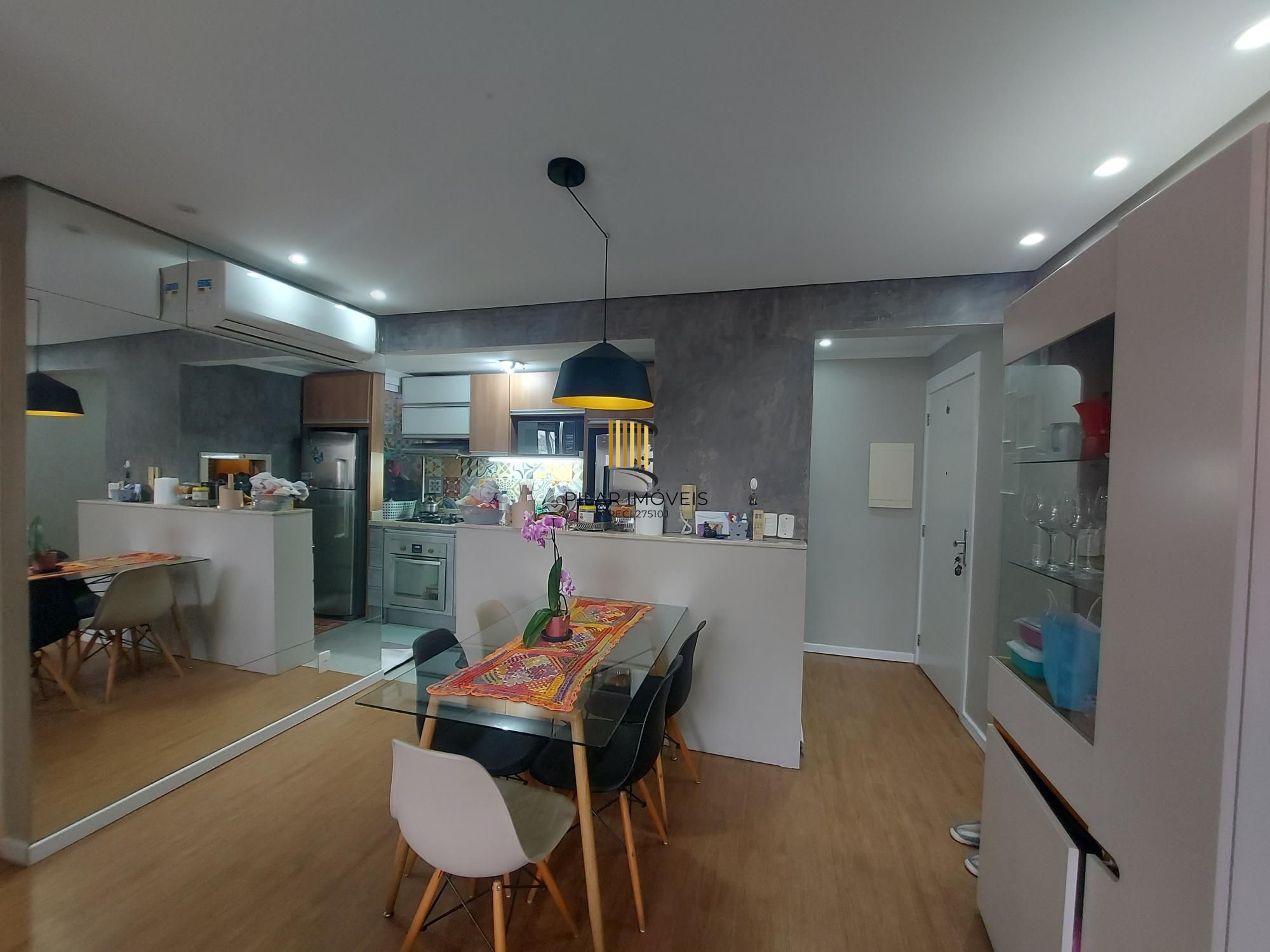 Apto 3 quartos/com 1 suite e vaga coberta no bairro Cavalhada
