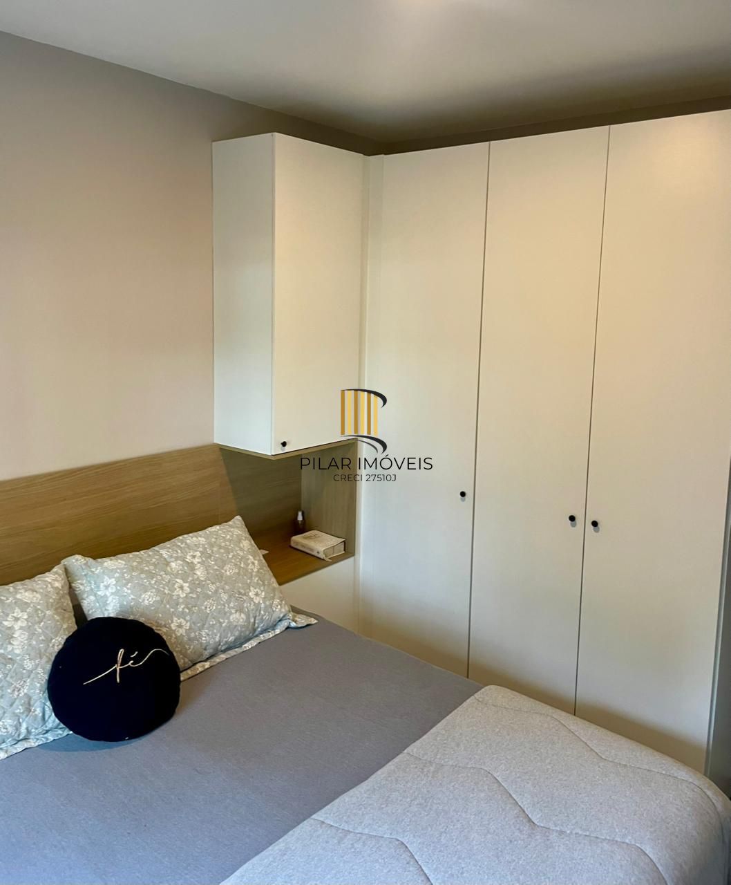 Apartamento com 02 quartos e 01 vaga escriturada no Bairro Cavalhada
