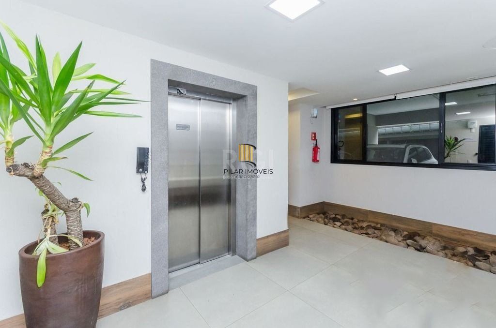 Apartamento com 3 quartos, 1 suíte, churrasqueira, 2 vagas de garagem, no bairro Cristal, Porto Alegre/RS