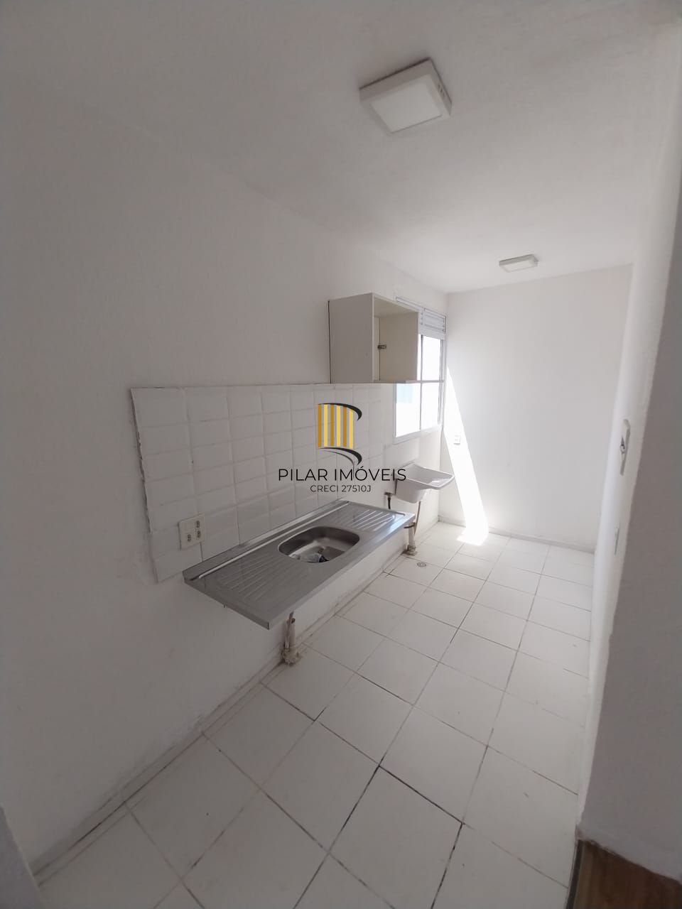 Apartamento com 02 quartos e 01 vaga no Bairro Hípica em Porto Alegre