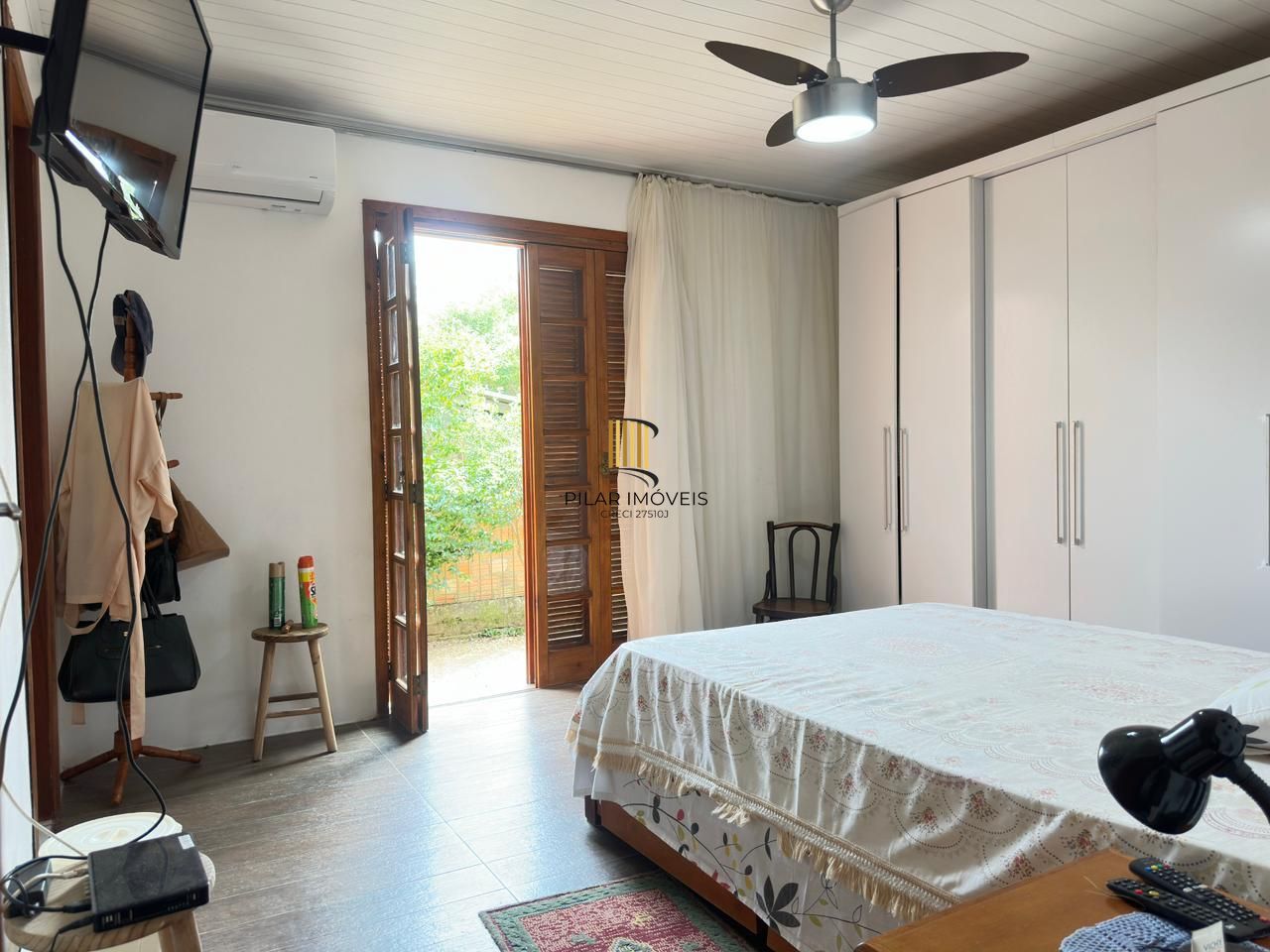 Casa de alvenaria toda reformada e mobiliada no bairro Lami