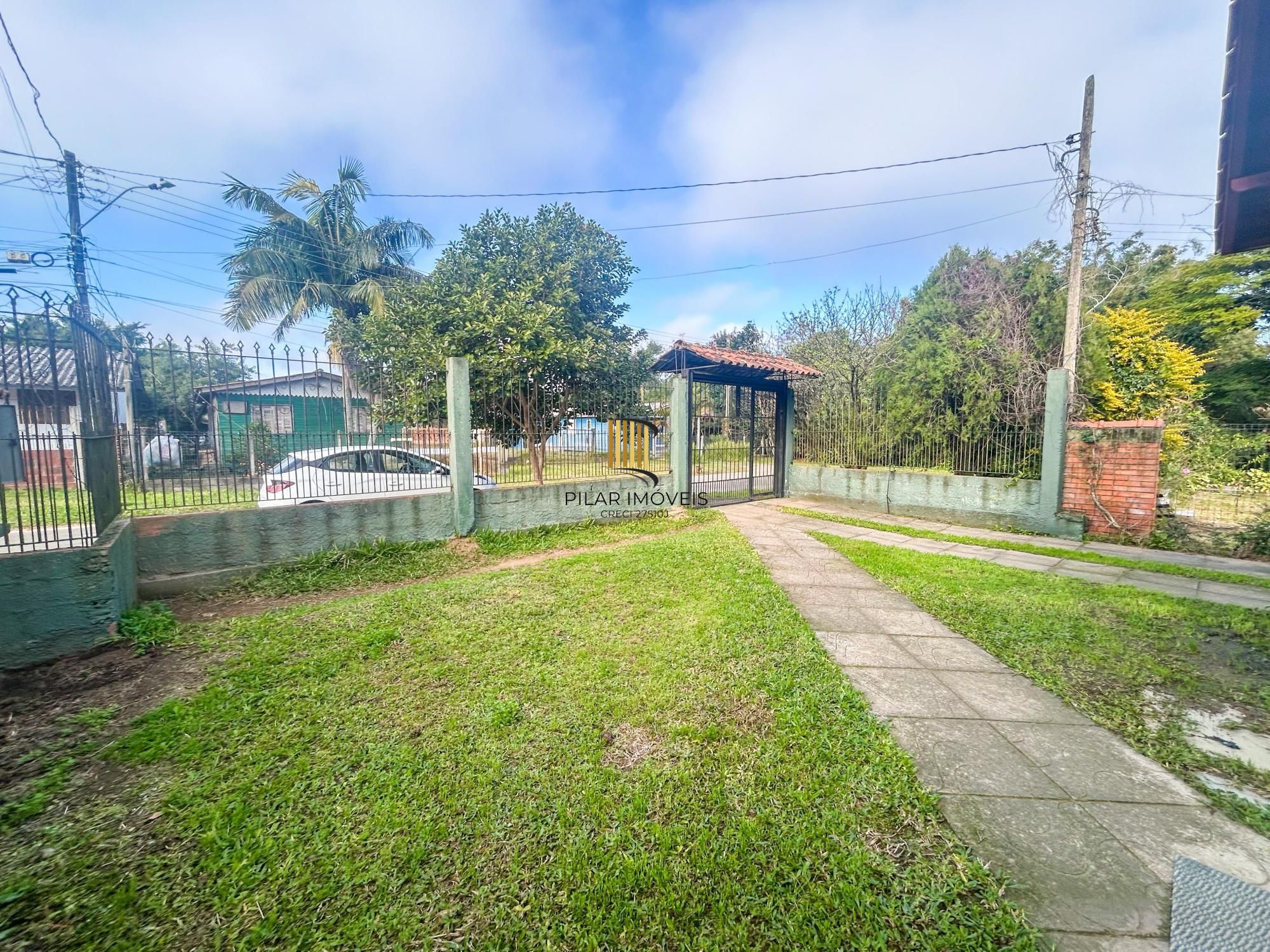 Casa 02 dormitórios e demais peças, amplo terreno plano com 300m².