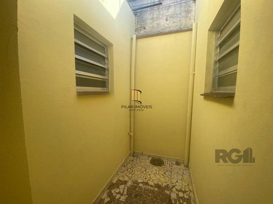 Casa  com 03 dormitórios e 01 suíte no Bairro Partenon Porto Alegre/RS