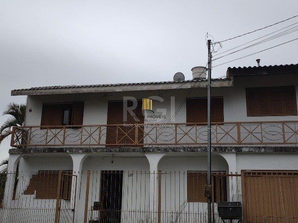 Casa  3 dormitórios, sendo 1 suites, 2 vagas - Medianeira, Porto Alegre/RS - Pilar Imóveis