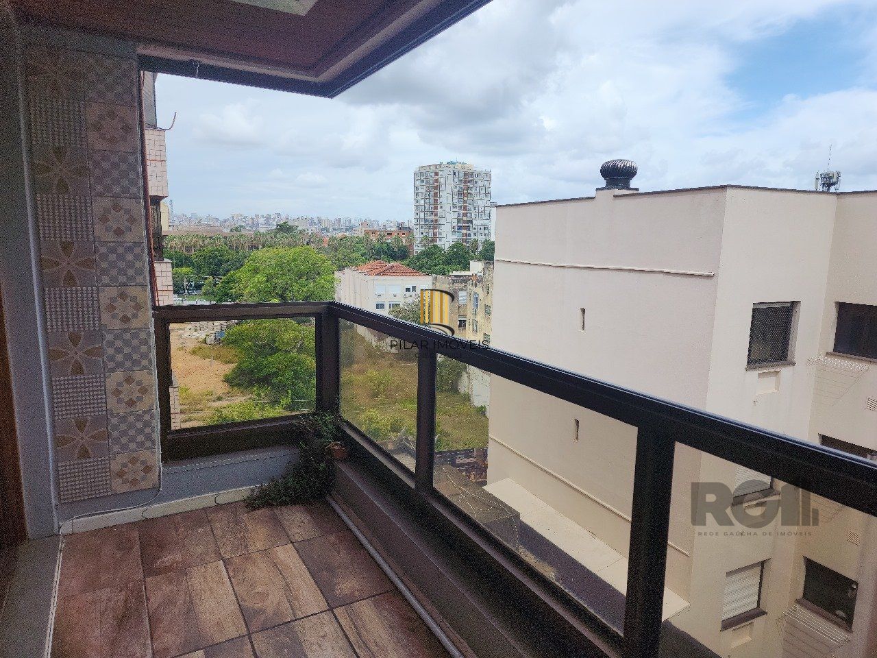 Apartamento com 01 quarto, 01 vaga escriturada coberta, Bairro Cidade Baixa - Pilar Imóveis