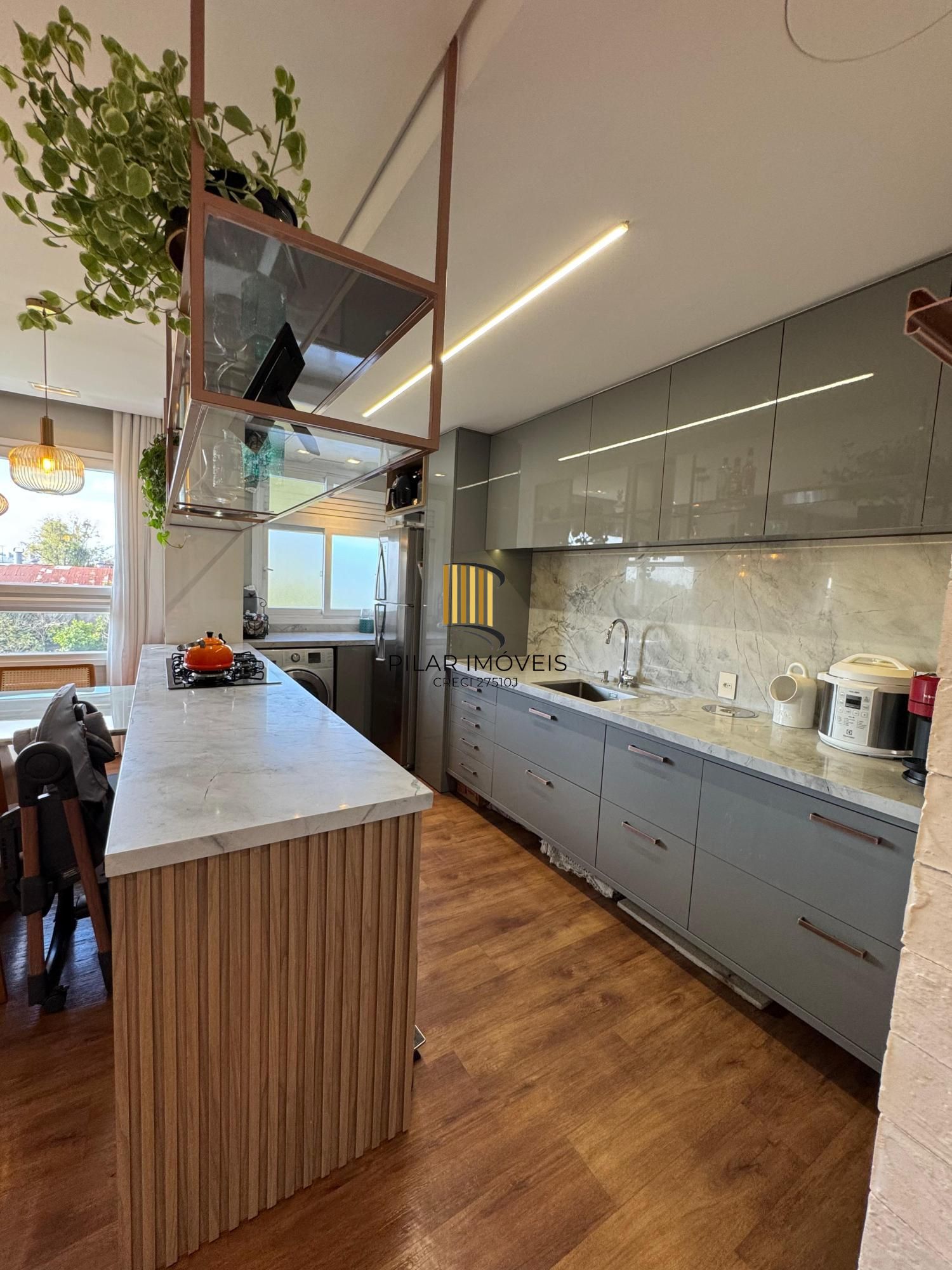 Apartamento com 02 quartos (01 suíte) e 01 vaga escriturada