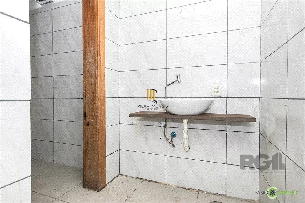 loja com 68 m² no bairro Santana