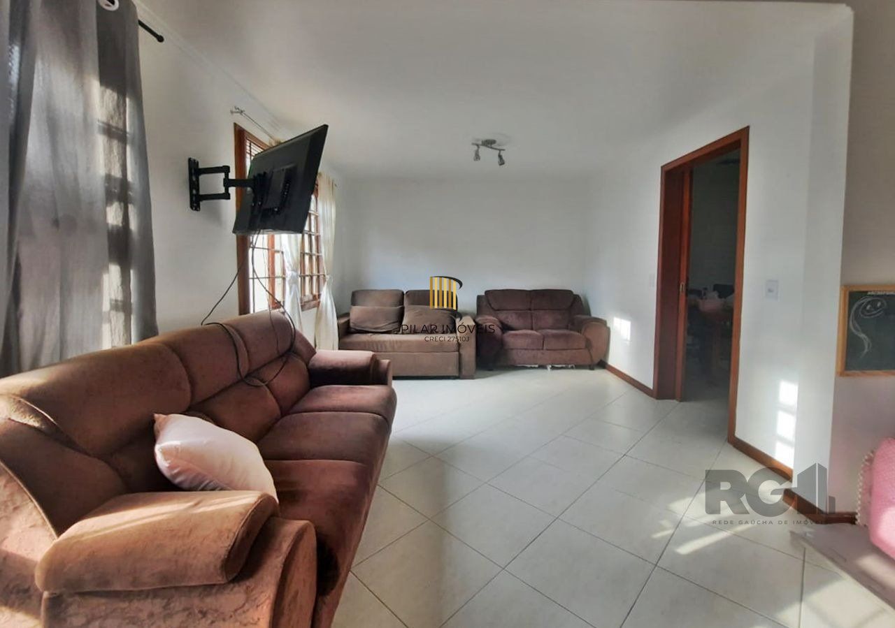 casa em condomínio com 3 dormitórios, sendo 1 suíte e vaga para dois carros no bairro Tristeza