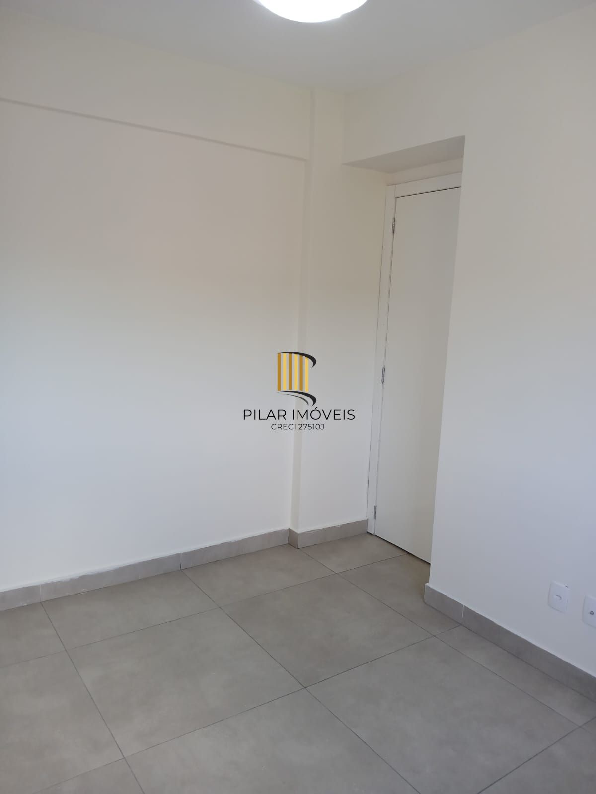 Apartamento no bairro Cavalhada 2 dormitórios , vaga coberta, portaria 24 horas.