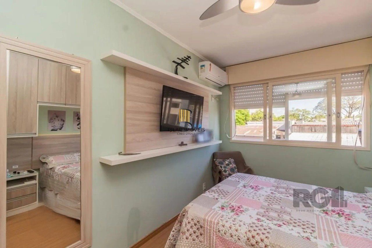 Apartamento com 02 quartos com 01 vaga de garagem coberta e escriturada.