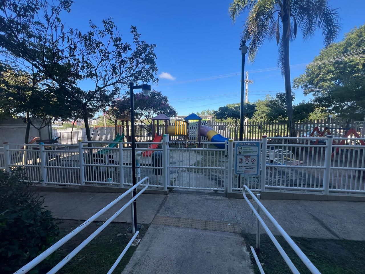 Apartamento 2 dormitórios com vaga no bairro Cavalhada.