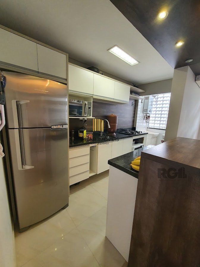 Apartamento com 3 quartos, vagas de garagem, semi mobiliado - 68m² no bairro Medianeira, Porto Alegre/RS