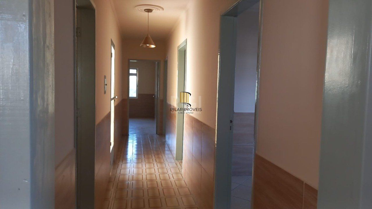 Casa  com 03 dormitórios e 01 suíte no Bairro Partenon Porto Alegre/RS
