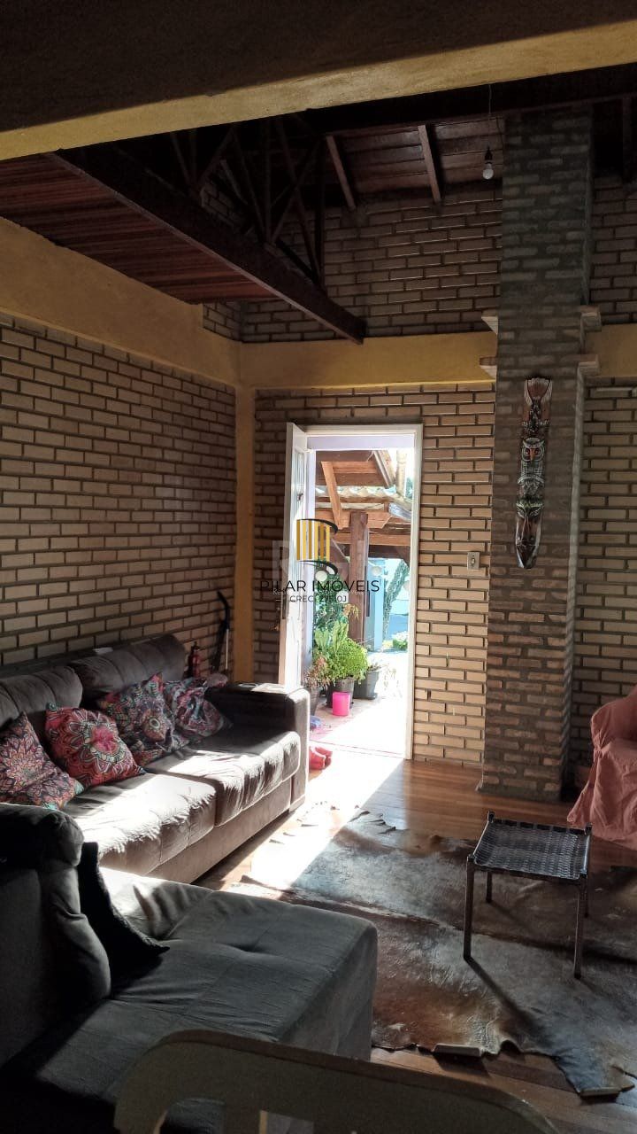 Casa com 3 dormitórios no bairro Olaria em Canoas