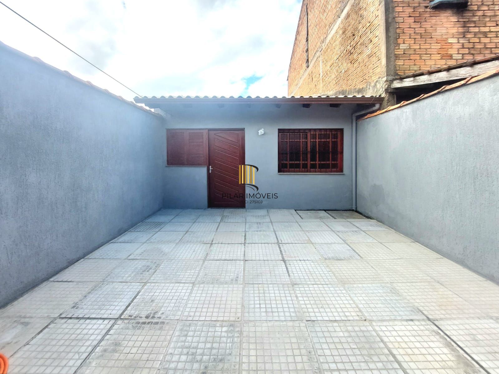 Casa mobiliada dois dormitórios e vaga no bairro  Hipica.